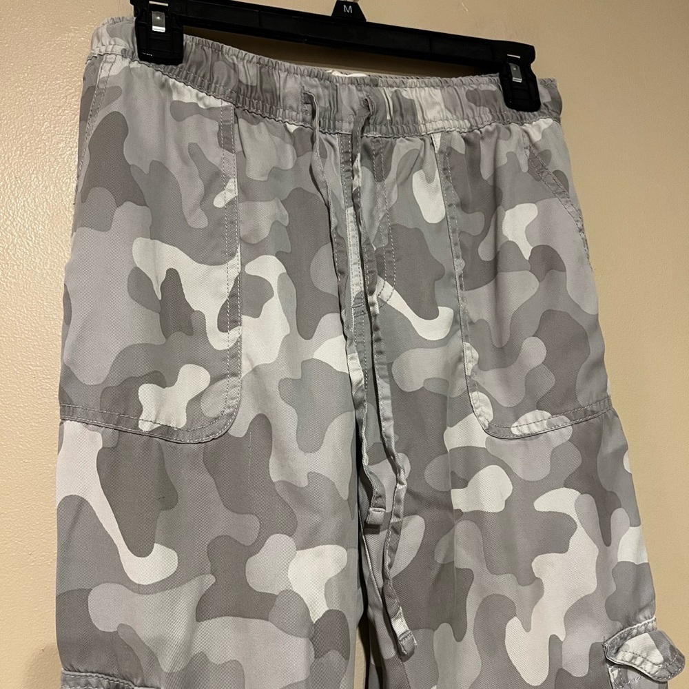 C&C of California Women's Grey Camo Cargo Joggers Size Small 100% Lyocell Casual - Picture 2 of 7